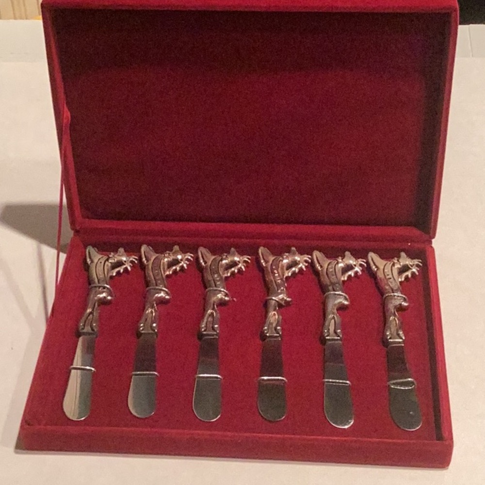 Santa’s reindeer butter spreader knives set in velvet case